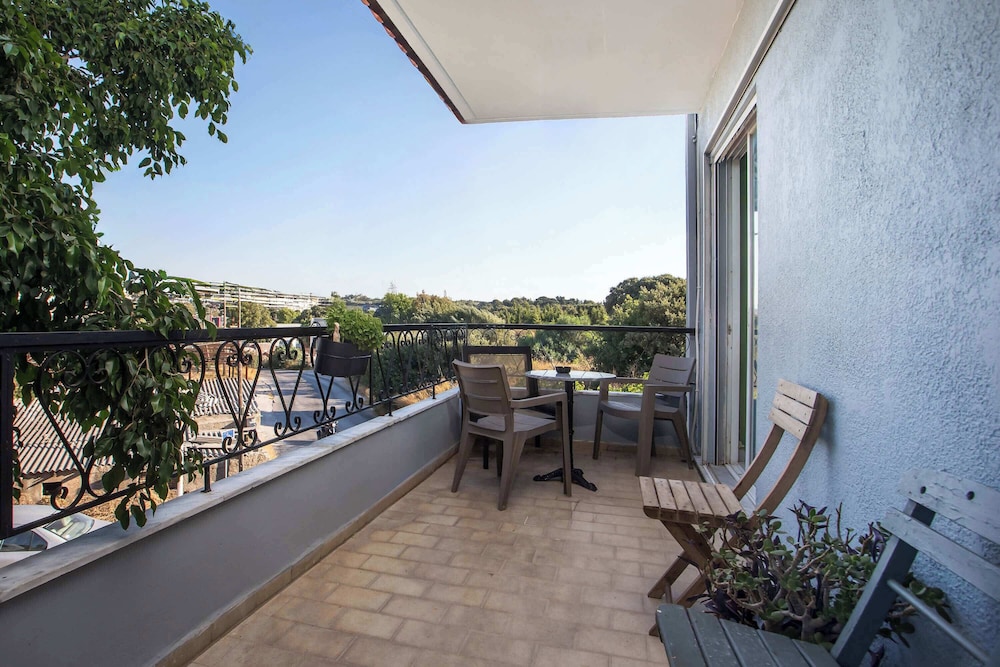 Villa Lilienne - Tranquil Escape With Private Garden Balcony