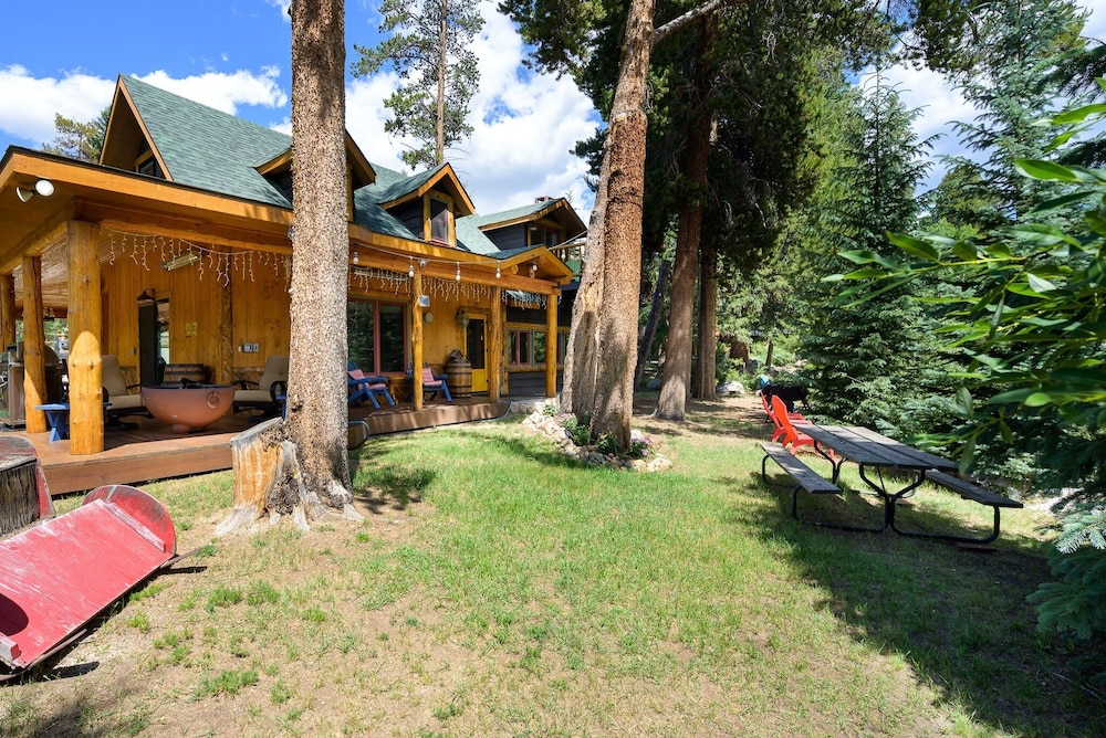 The River House 3 Bedroom Cabin