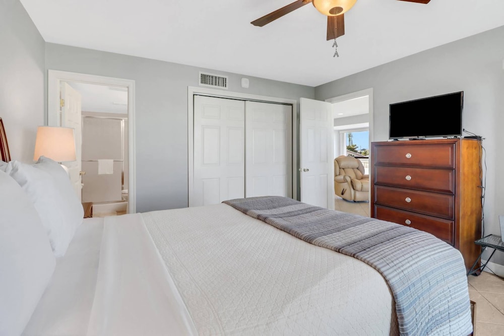 21420 Bay Village Dr 218