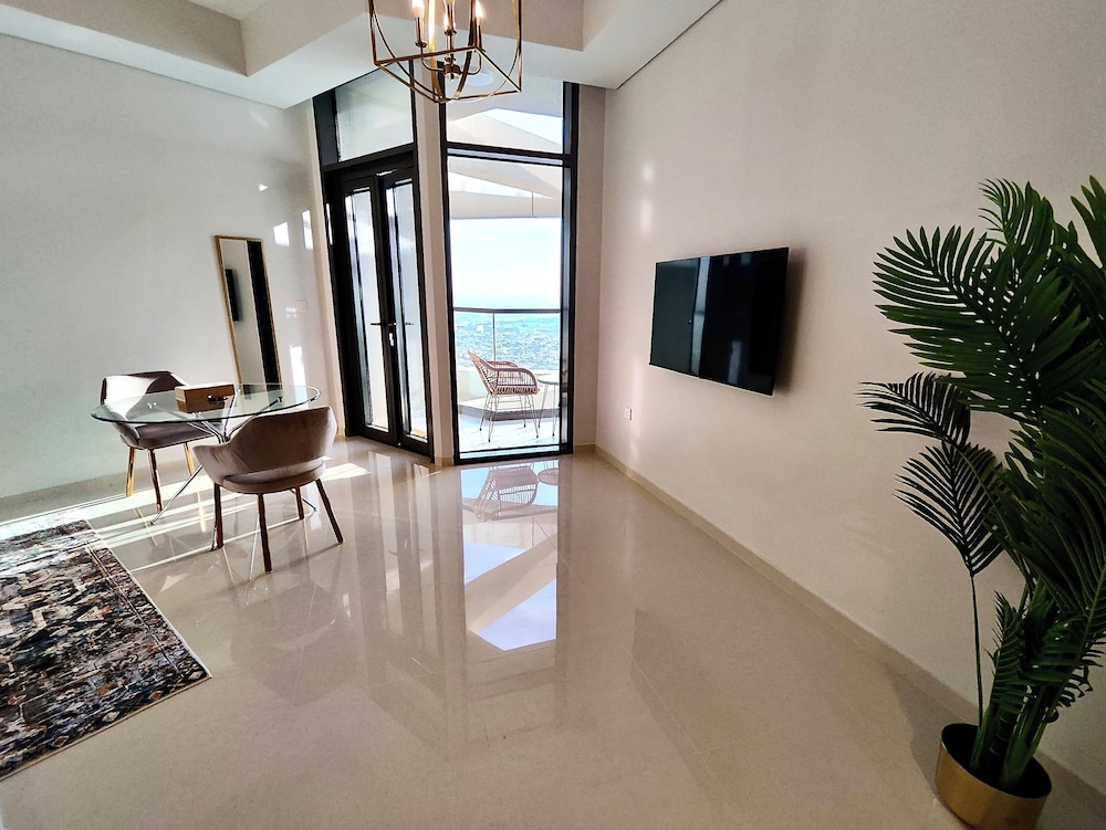 Lux BnB Aykon Tower