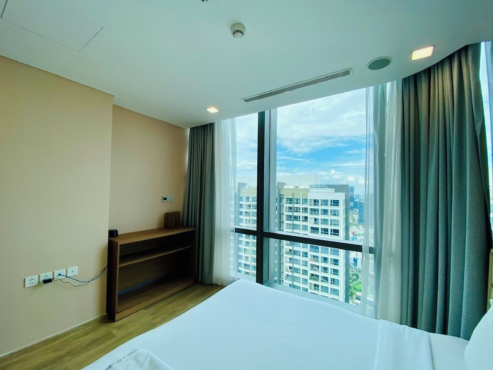 Serenity Serviced Apartments-Landmark 81
