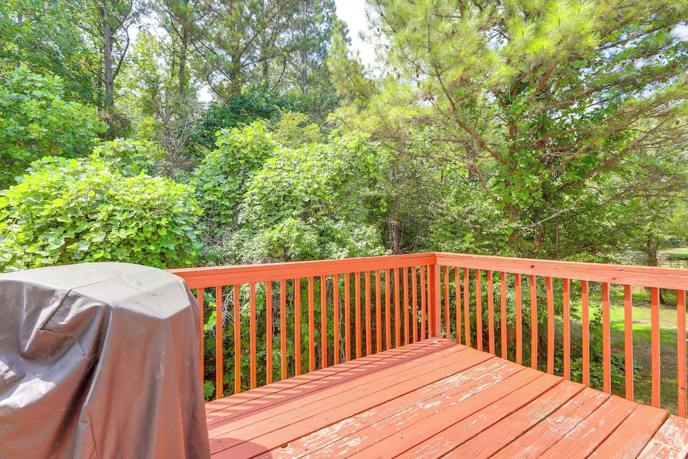 Pet-friendly Home w/ Pool Access in Snellville!