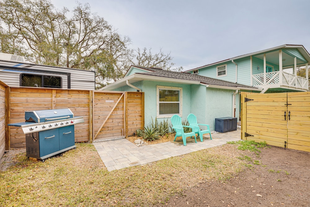 Walk to Beach: Getaway w/ Fire Pit in St Augustine