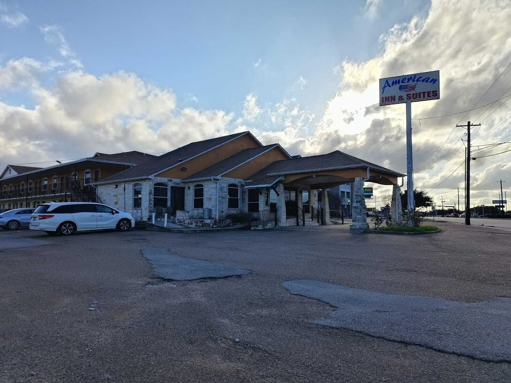 American Inn & Suites By Capital O Victoria US-59
