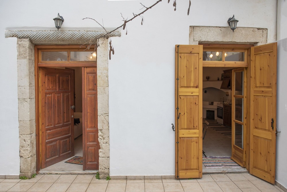 Luxury Maisonette, Big Yard view 5