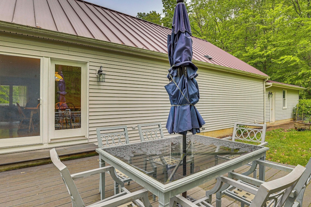 2 Mi to Woodbury Wildlife Area: Cozy Farmhouse!