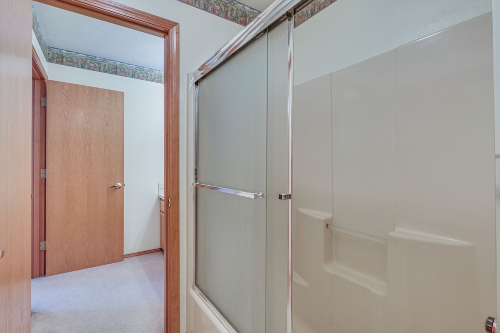 Lovely Portland Home ~ 10 Mi to Downtown!