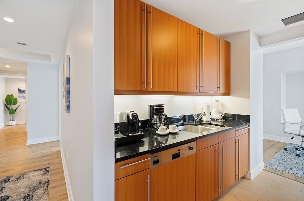 1435 Brickell Ave #3004