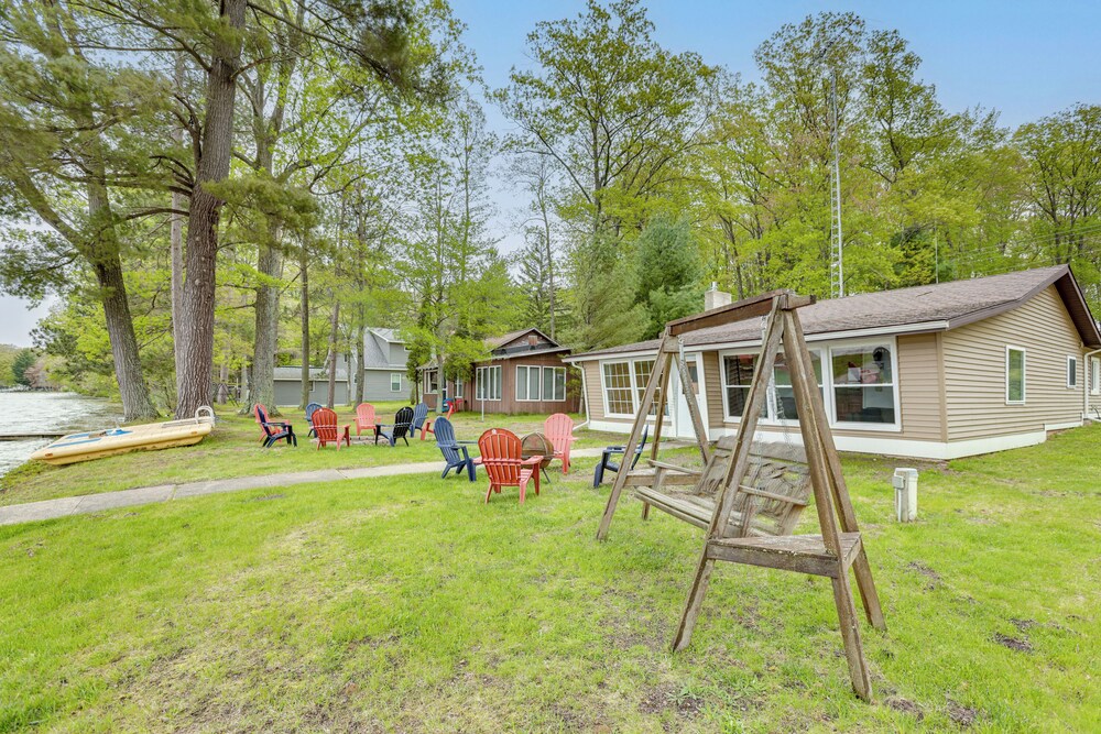 Fisher's Paradise: Lakefront Cottage in Baldwin!