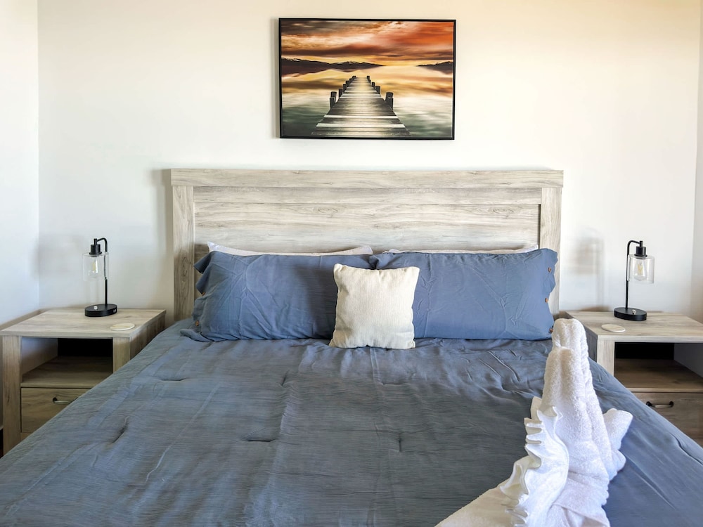 Steps to Sandy Beach Pool Renovated 2BR Condo