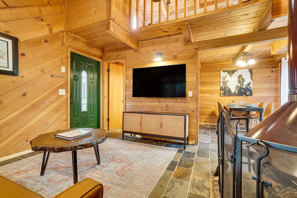 Sautee Nacoochee Mtn Paradise w/ Spacious Deck!