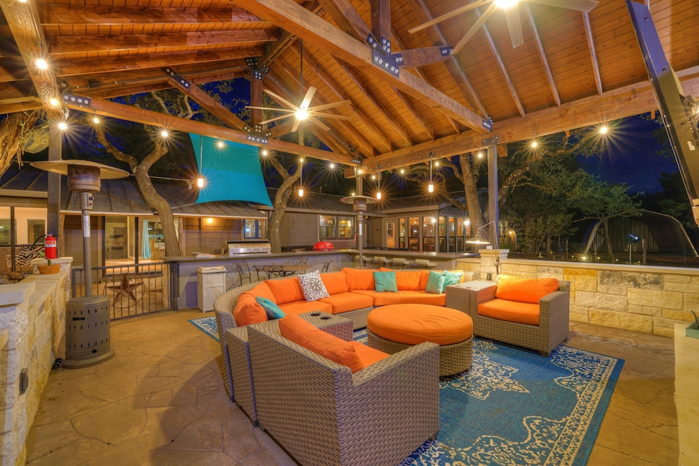 Terracotta Oasis - Wimberley for 30 Guests