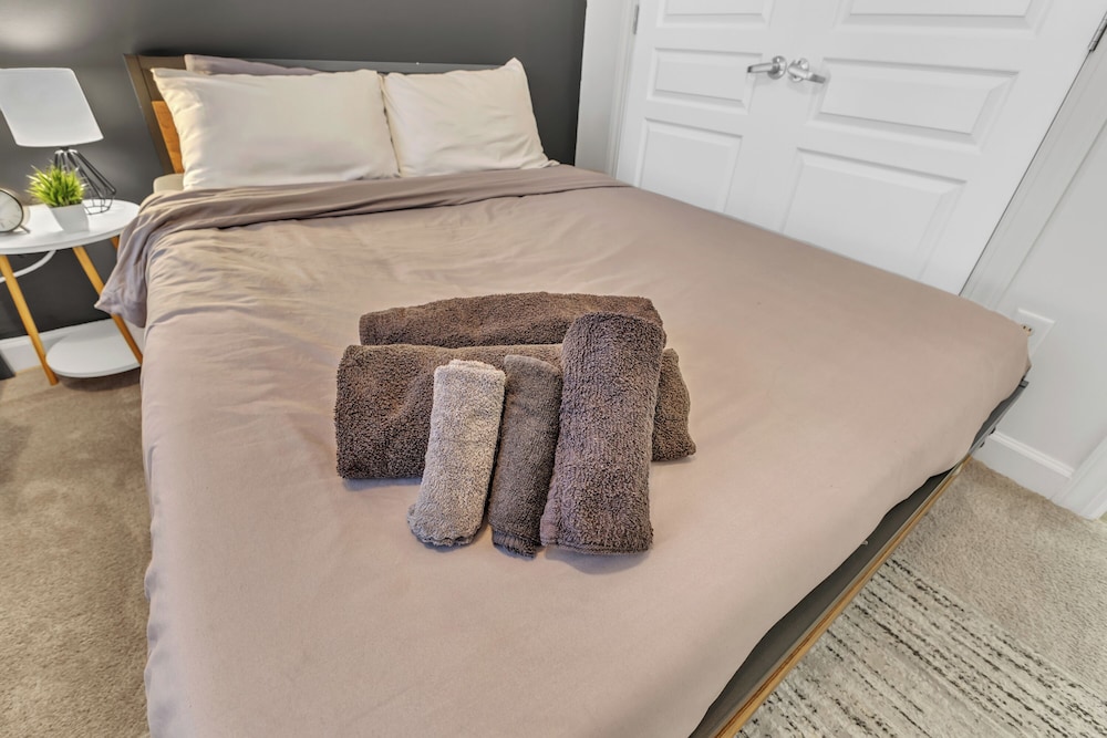 Upscale 1BR Suite to Downtown Raleigh