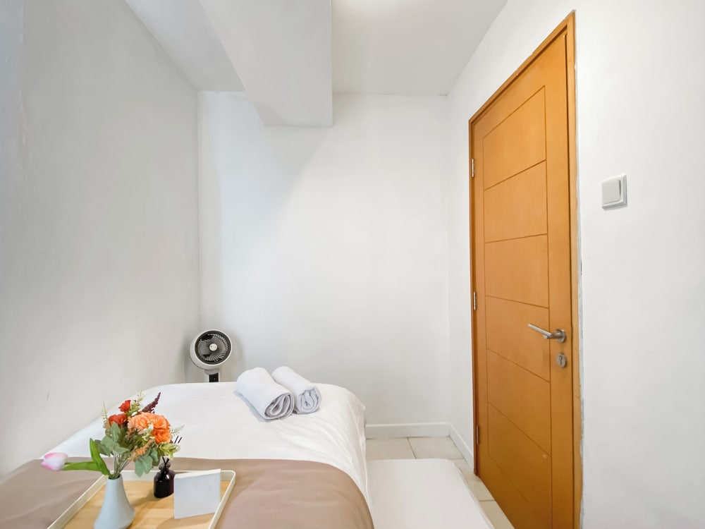 Relaxing And Homey 2Br Cinere Bellevue Suites Apartment