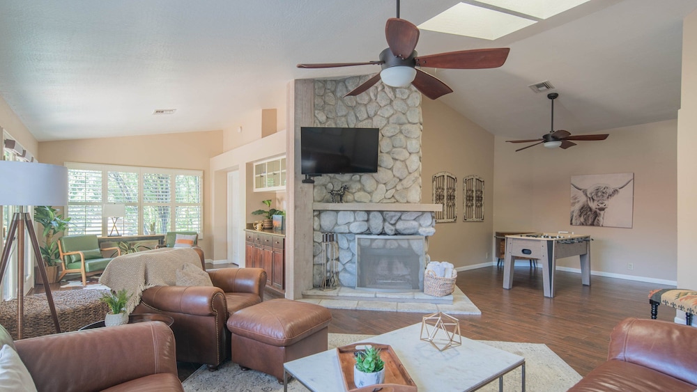 Scottsdale Gem W/pool in Private and Serene Yard!