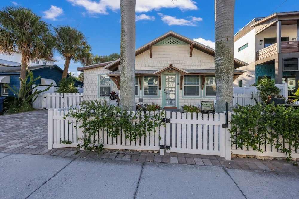 Shady Mango 2 Bedroom Home by RedAwning view 5