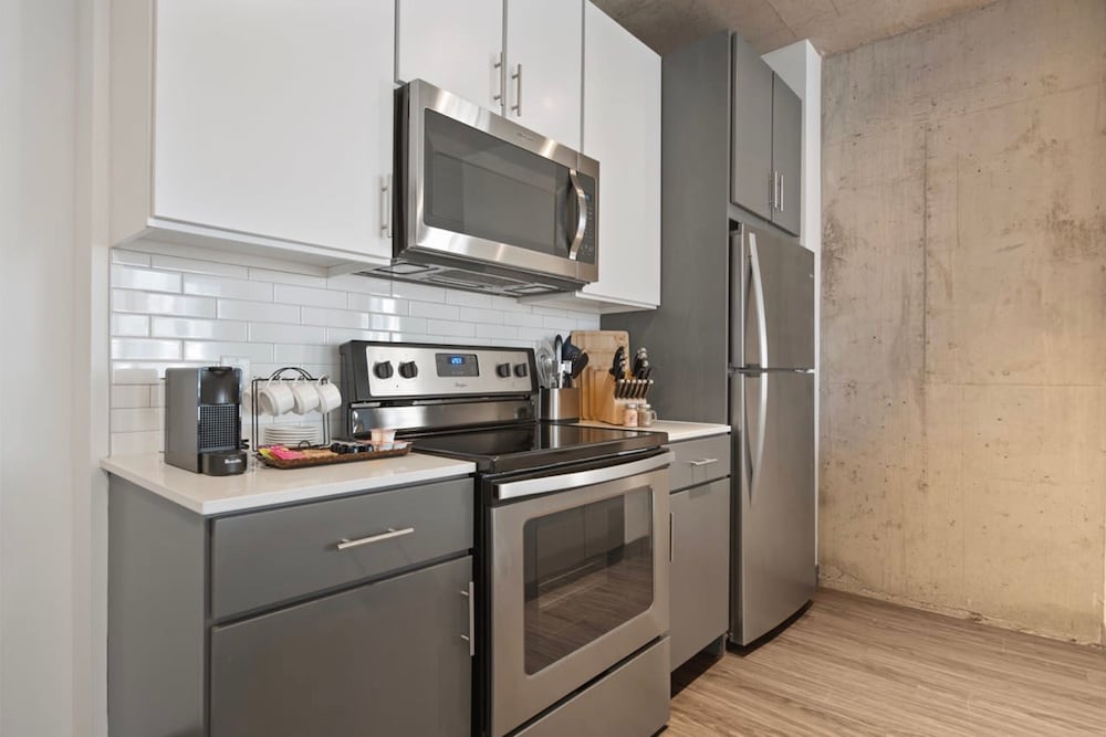 Urban Retreat 2BR City Views Near Shops