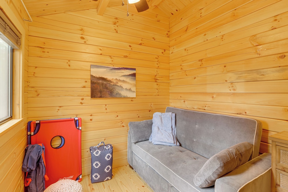 15 Mi to Blue Ridge: Forested Cabin w/ Decks!