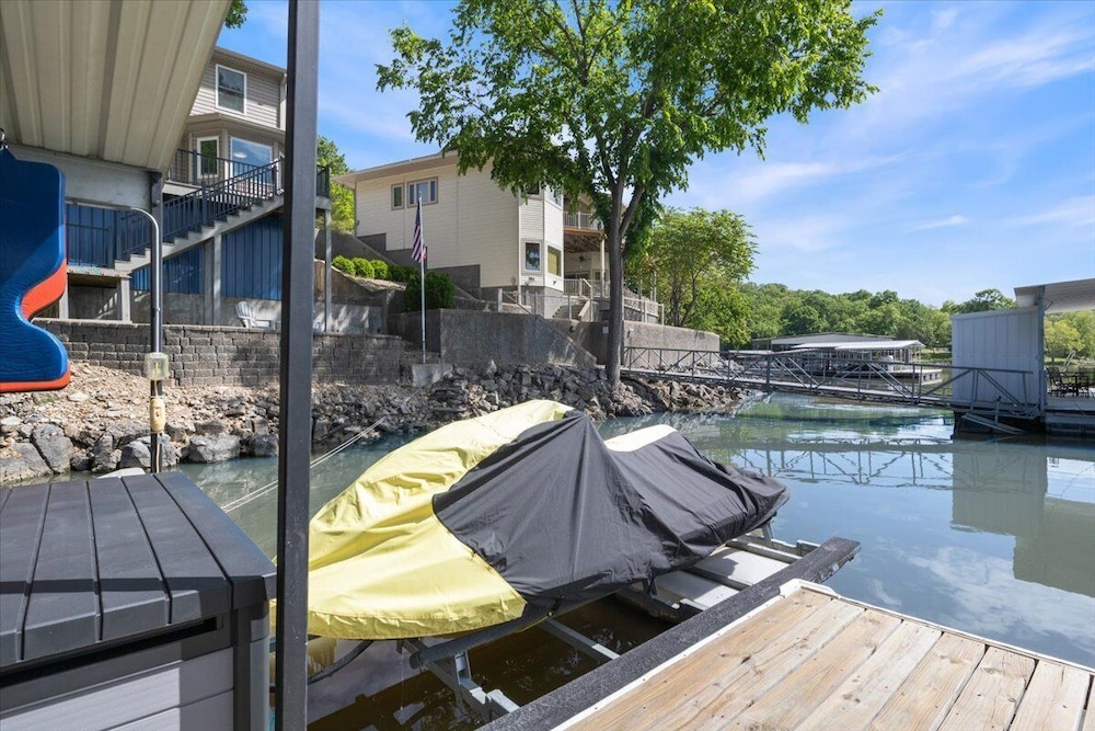 Private Dock, Bunkhouse, Firepit & Kayaks at Mm45