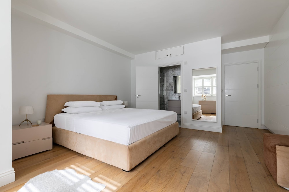 Priory Road III by Onefinestay
