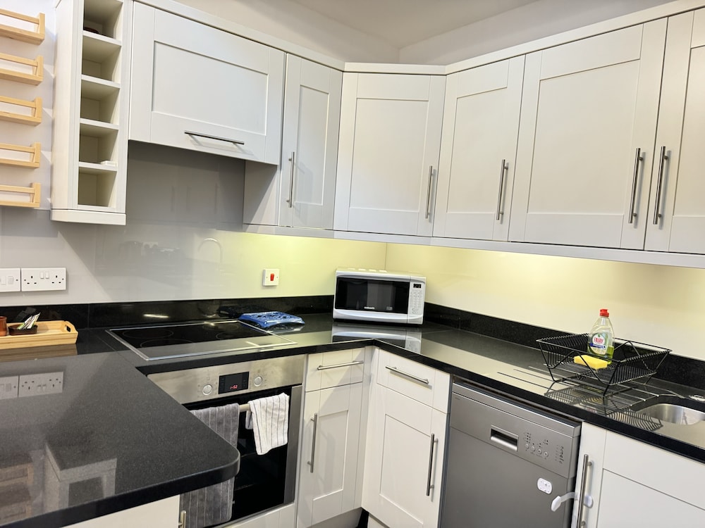 The Heart of Kensington Mews - Private House-Centrally Located-Great Transport