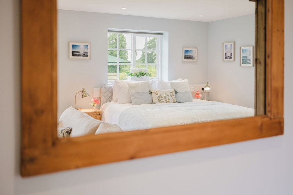 Idyllic Countryside Cottage