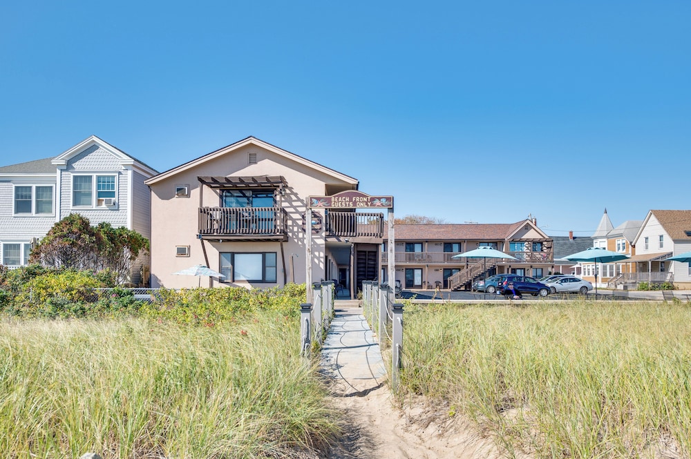 'beachfront 12' Condo on Old Orchard Beach