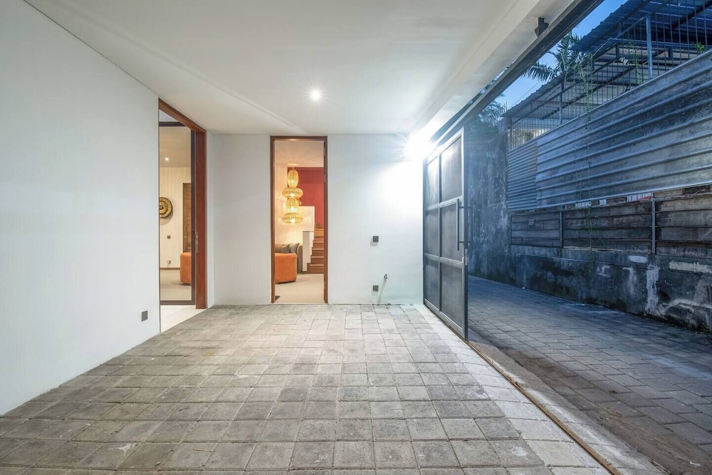 Modern 3BR Villa Enclosed Living