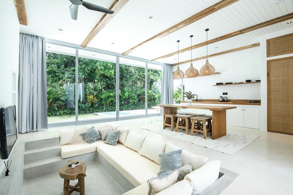 Chic 2BR Villa, 5min to Bingin's Coastal Bliss