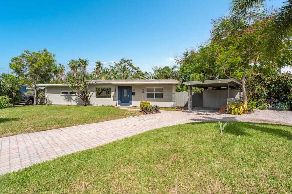 Will's Off Wilton Drive Pool Villa by Opus view 3