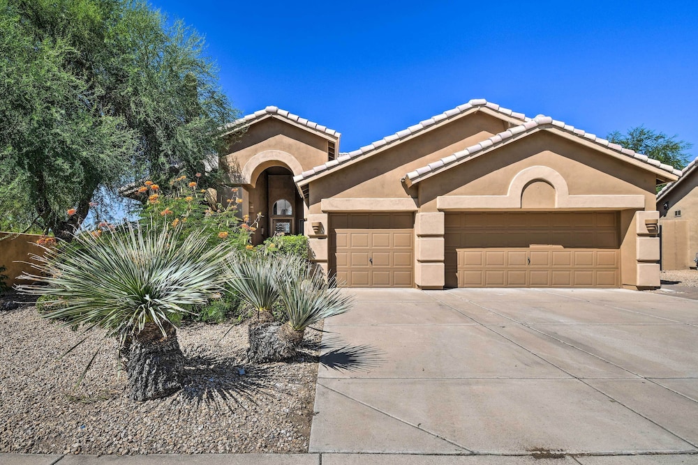 Putting Green: Golfer's Getaway in Scottsdale view 3