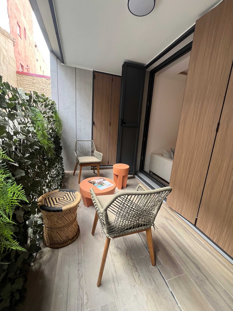 w Chic Urban 3BR w Sunny Terrace in Chueca