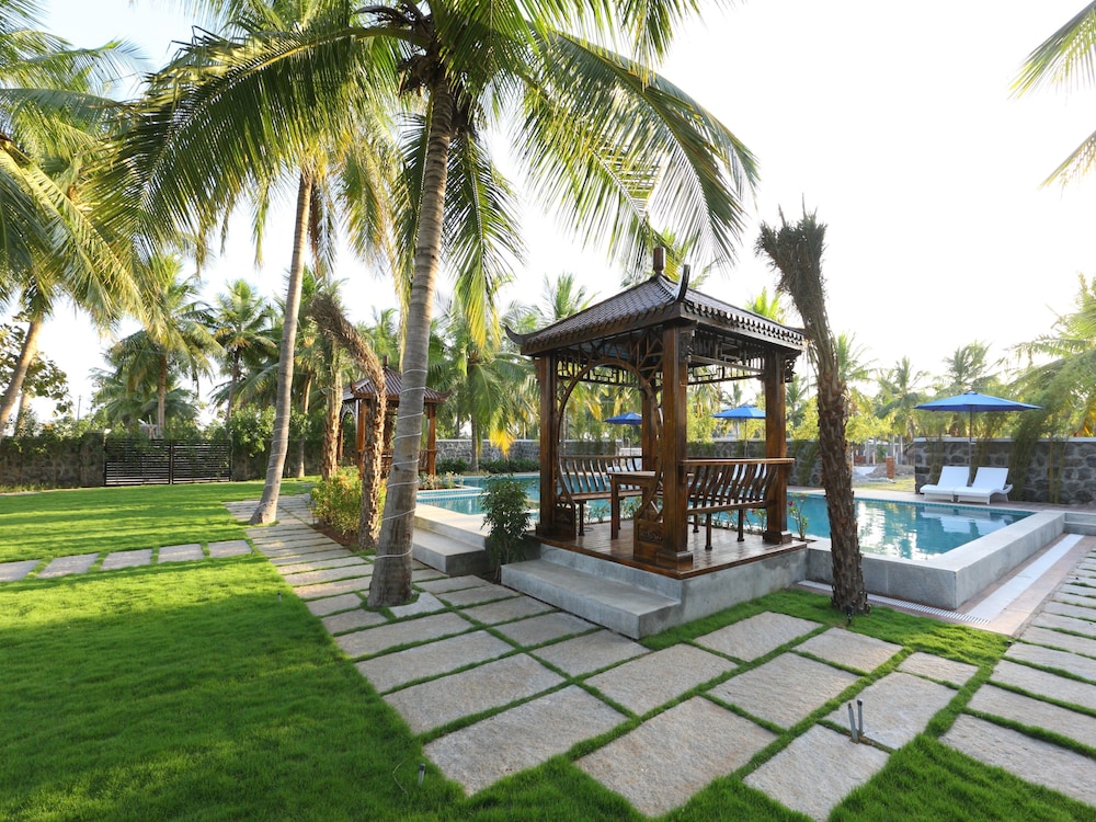 OYO 13820 Coco Retreat Farm