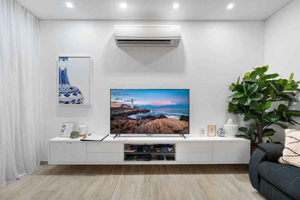Zenhouse Solstice Designer 4-br Executive Retreat
