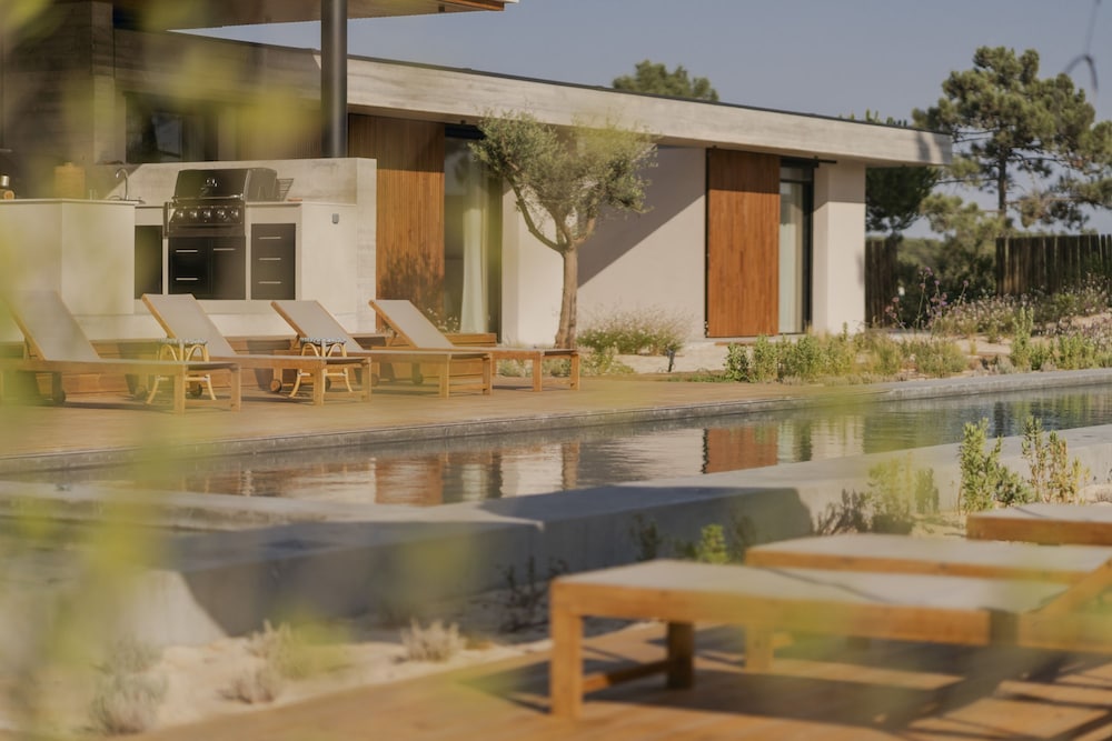 CL M Villa Retreat by Cadenzalux