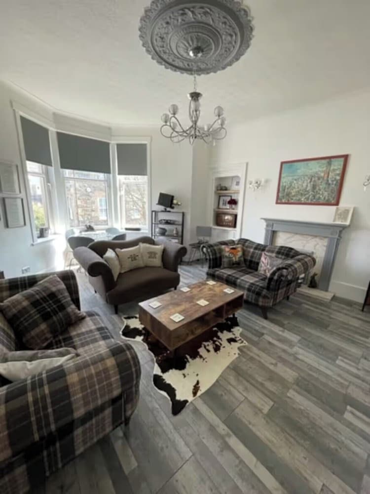 6 Guests - 3 Bedrooms - Sea View - Pet Friendly