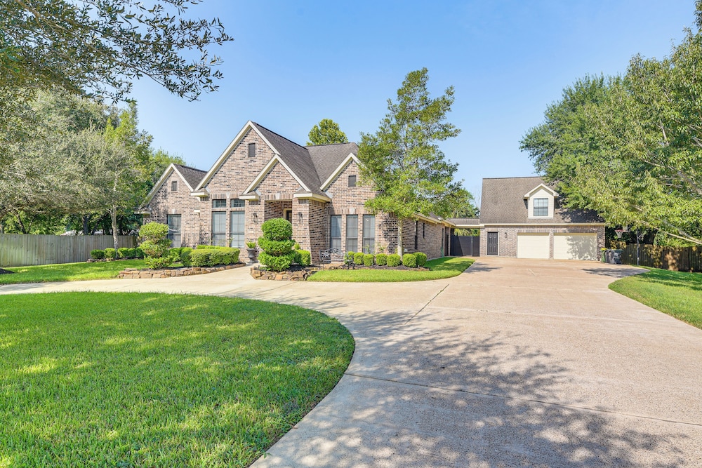 Pool & Hot Tub: Family-friendly Houston Area Home!