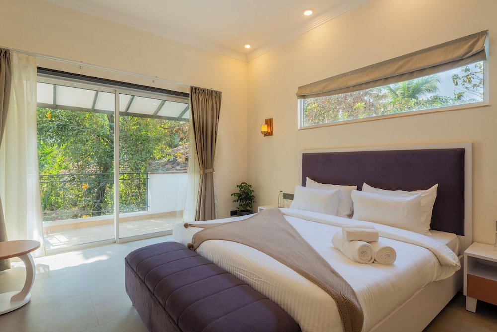 ELIVAAS Laguna Camellia | Luxe 4 BHK Villa Near Popular Beaches with Private Pool