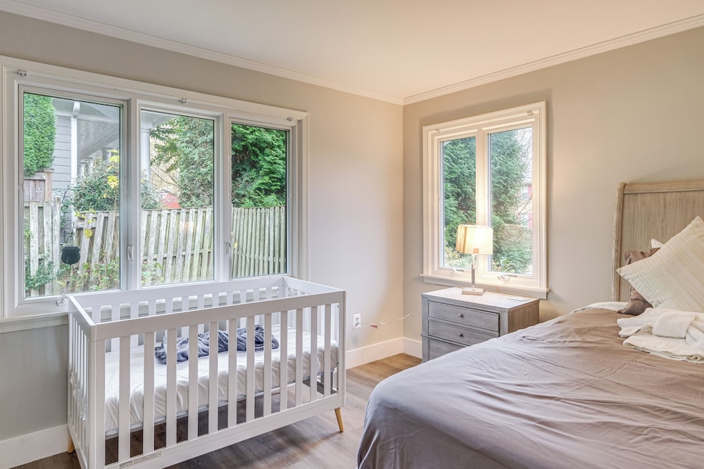 9 Mi to National Mall: Spacious Bethesda Retreat!