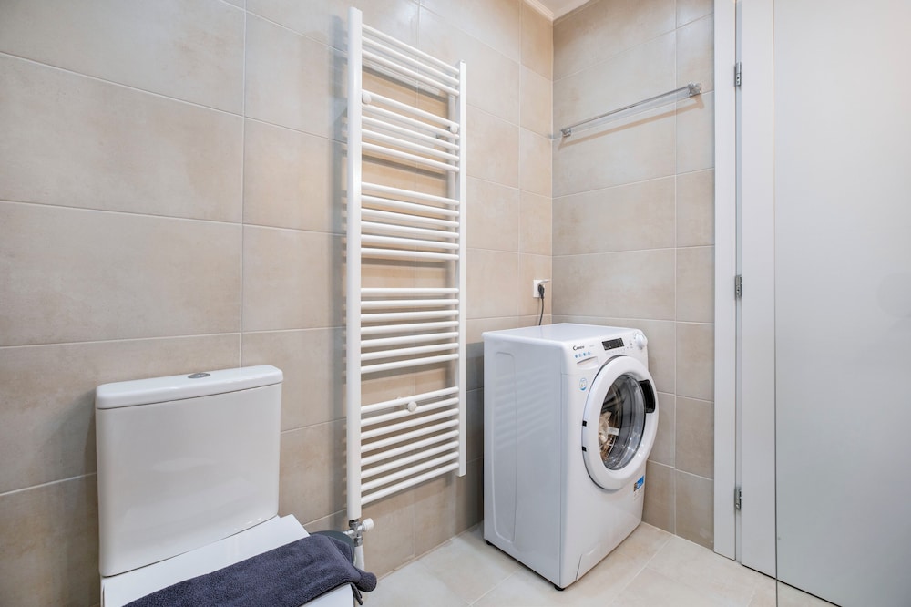 Glimmer 2-Bedroom Apartment in Athens