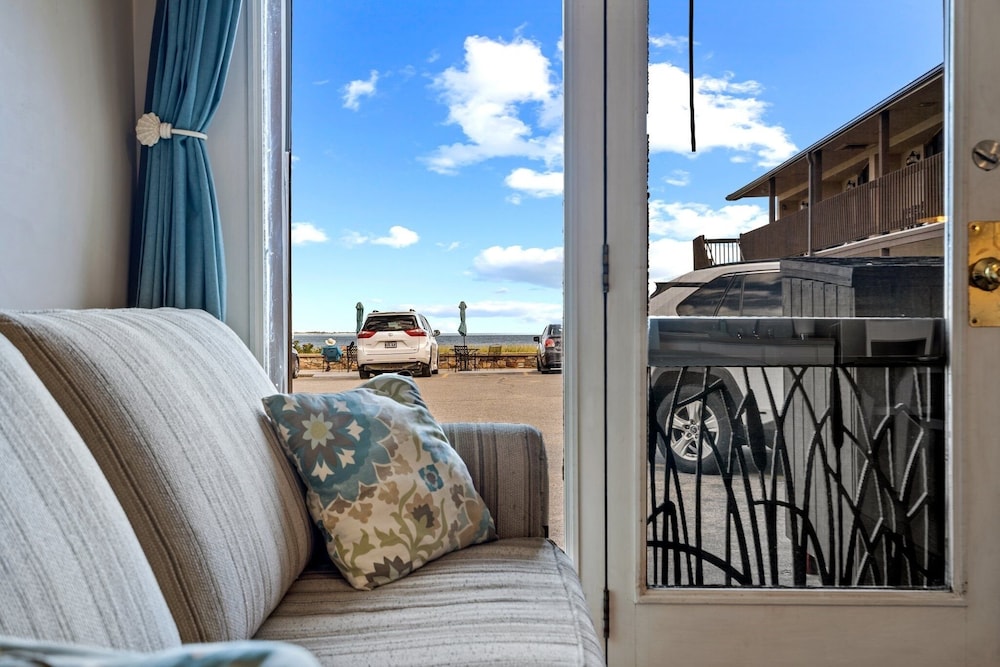 Beachfront Bliss Cozy Studio!