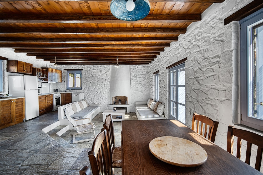 Serifos Houses Diasella