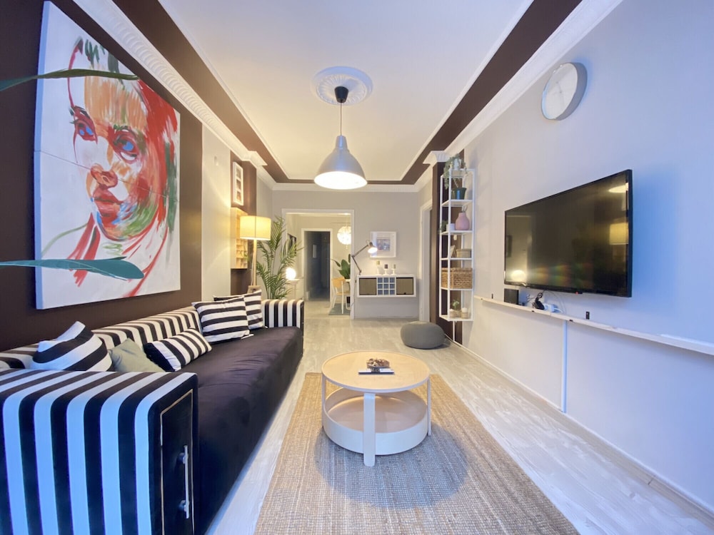 Charming Flat Near Osmanbey Metro Station