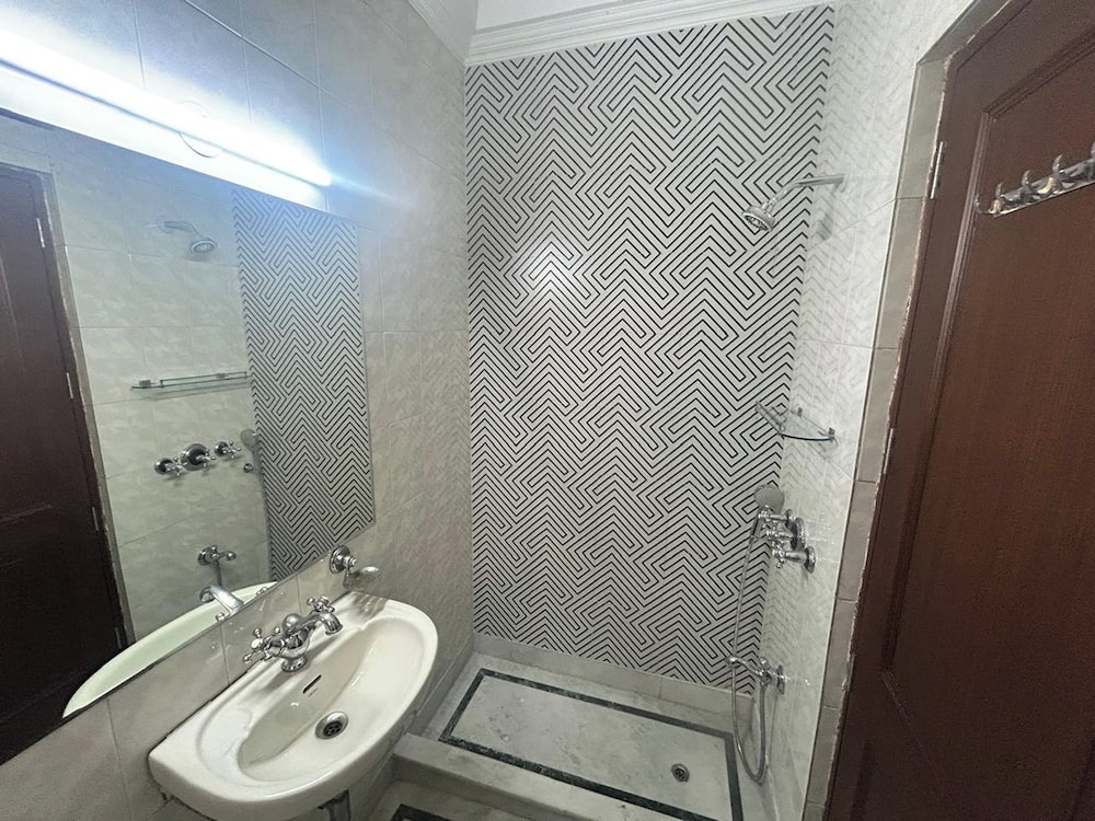 Metrolink Apartment & Suites-Green Park