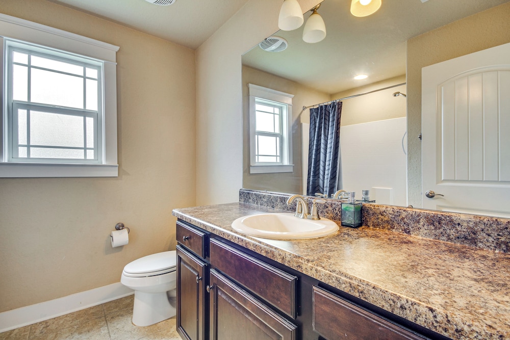 10 Mi to Gulfport Beaches: Family Home w/ Patio