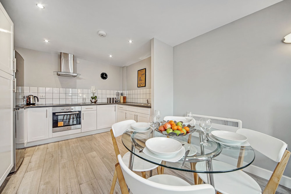 2 Bed Cozy Apartment near Regents Park with WiFi