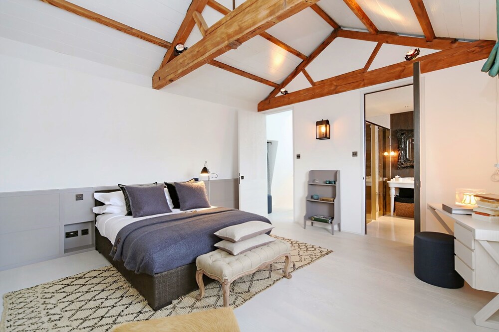 Super Premium - Cadogan Square 3 Bedroom Apartment