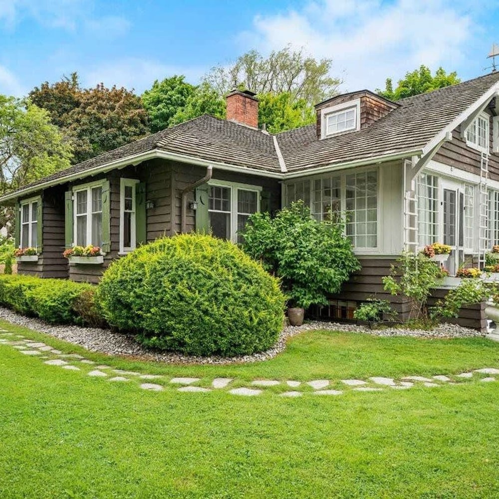 Luxury Waterfront Fairytale Home -carmen Elisabeth