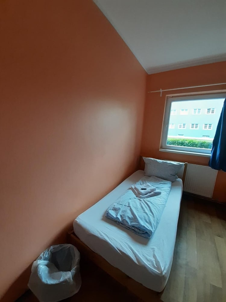 2-Rent Group Hostel Rooms&Apartments TUB19A