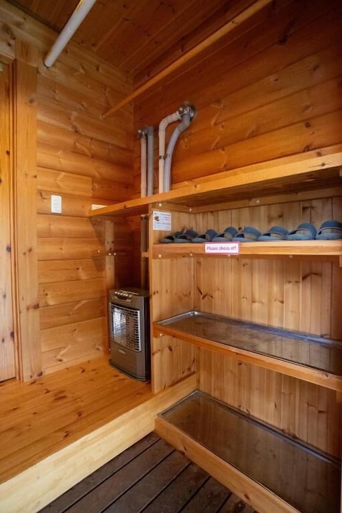 Powder Hut